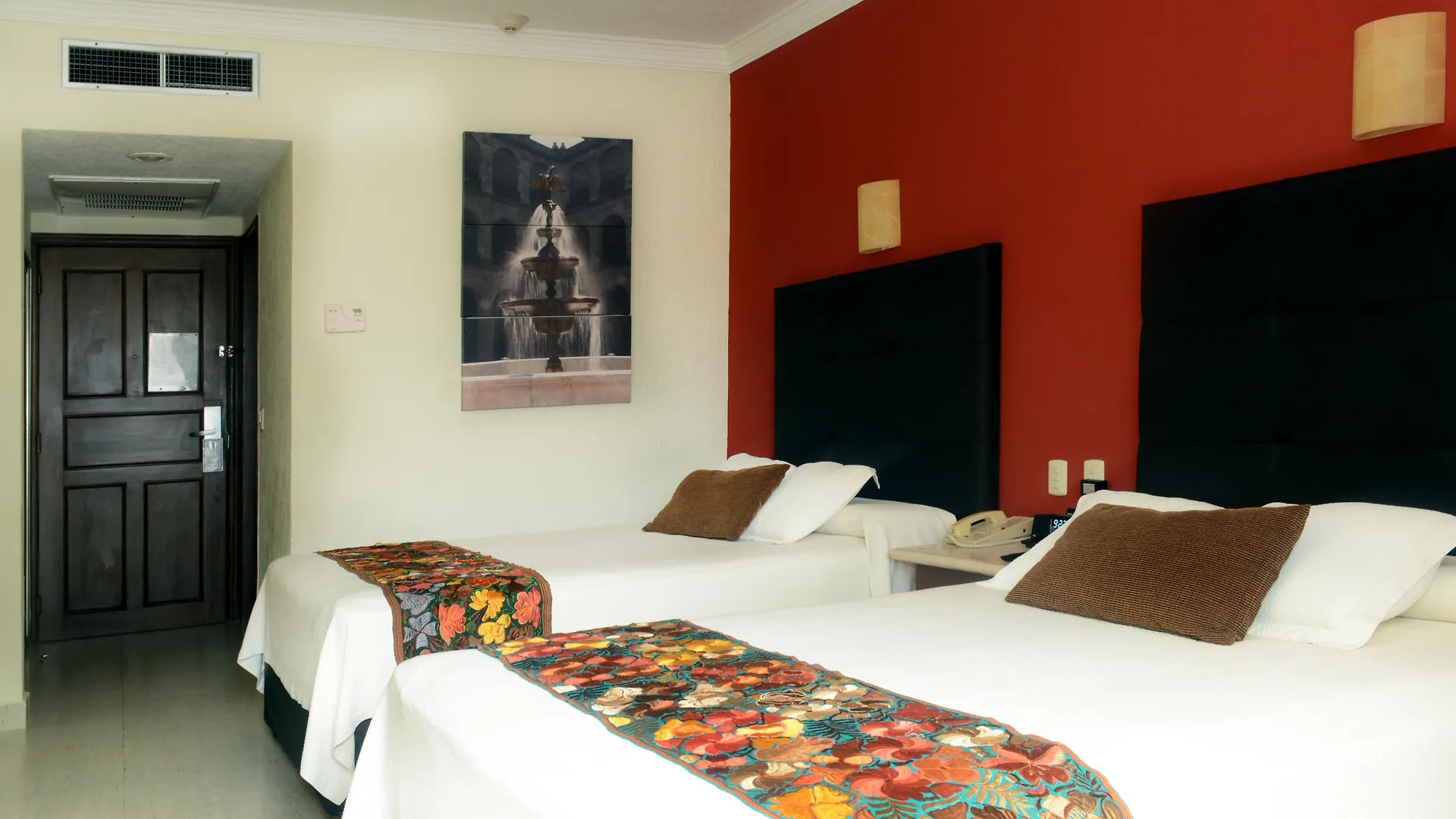 Adhara Hacienda Cancún 4*,