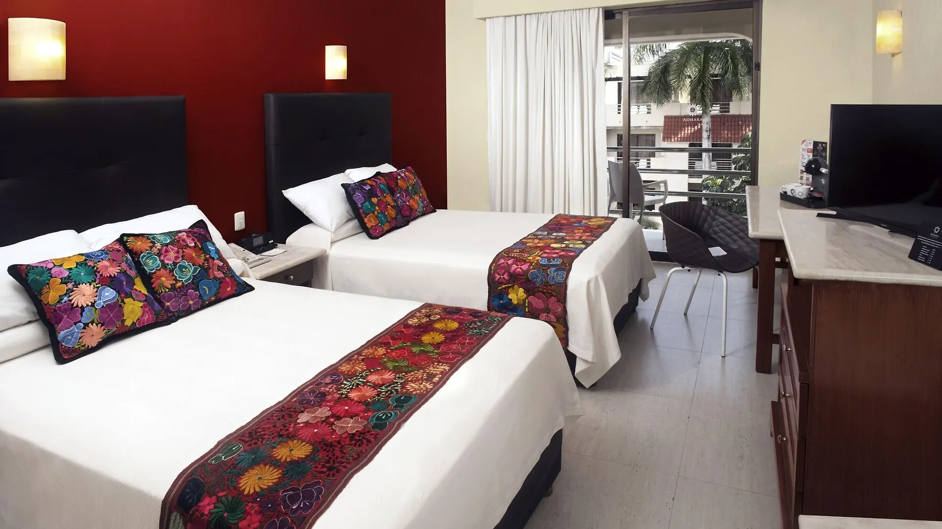 Adhara Hacienda Cancún 4*,